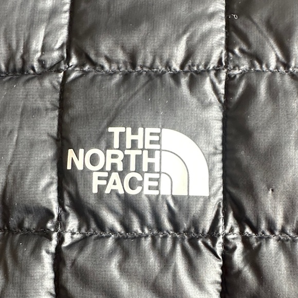 THE NORTH FACE Women’s Black Quilted Jacket - Picture 4 of 13